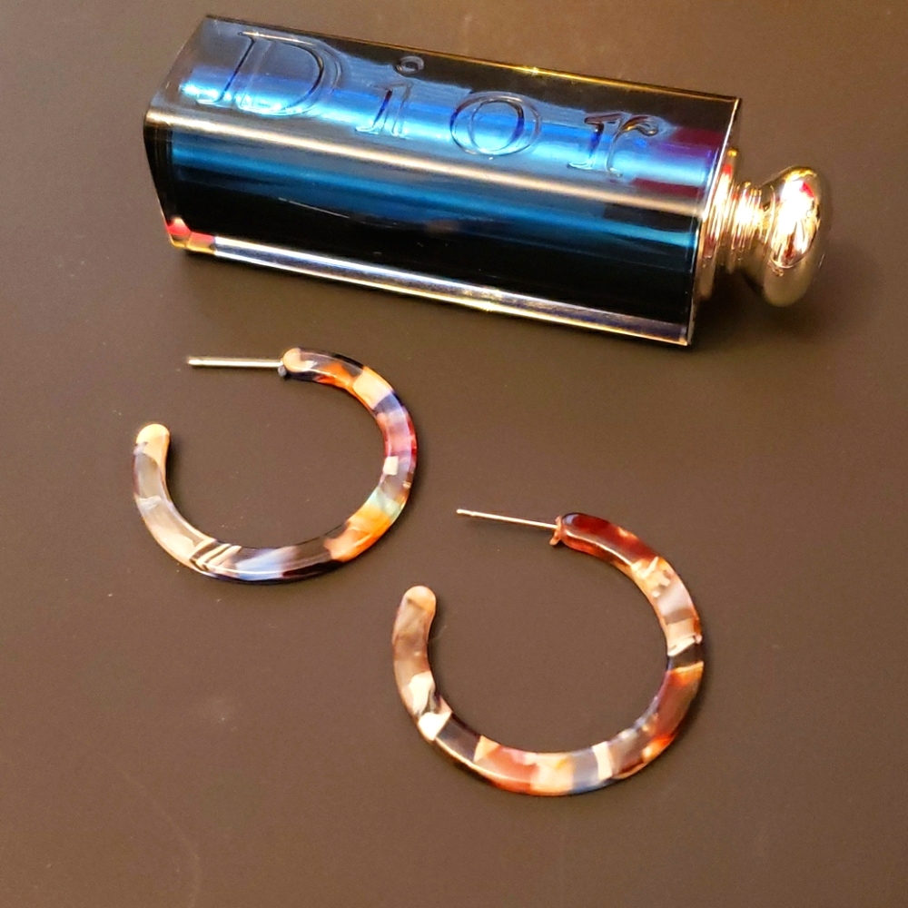 NWT Multi-colored Tortoise Shell Hoop Earrings